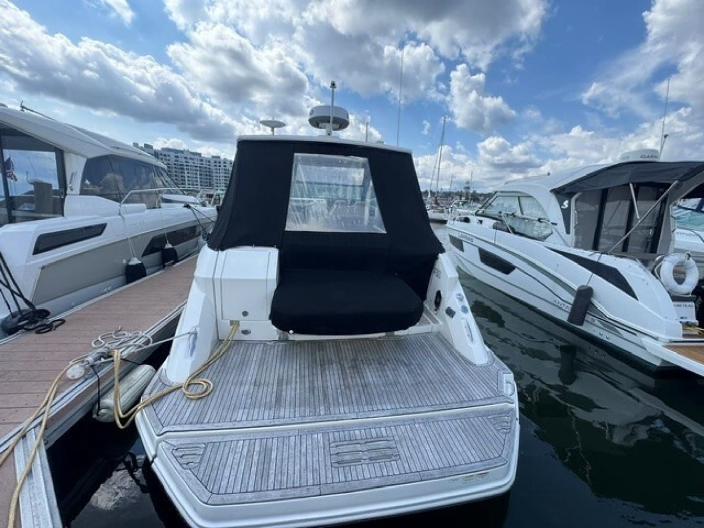 2020 Sea Ray 320 Sundancer