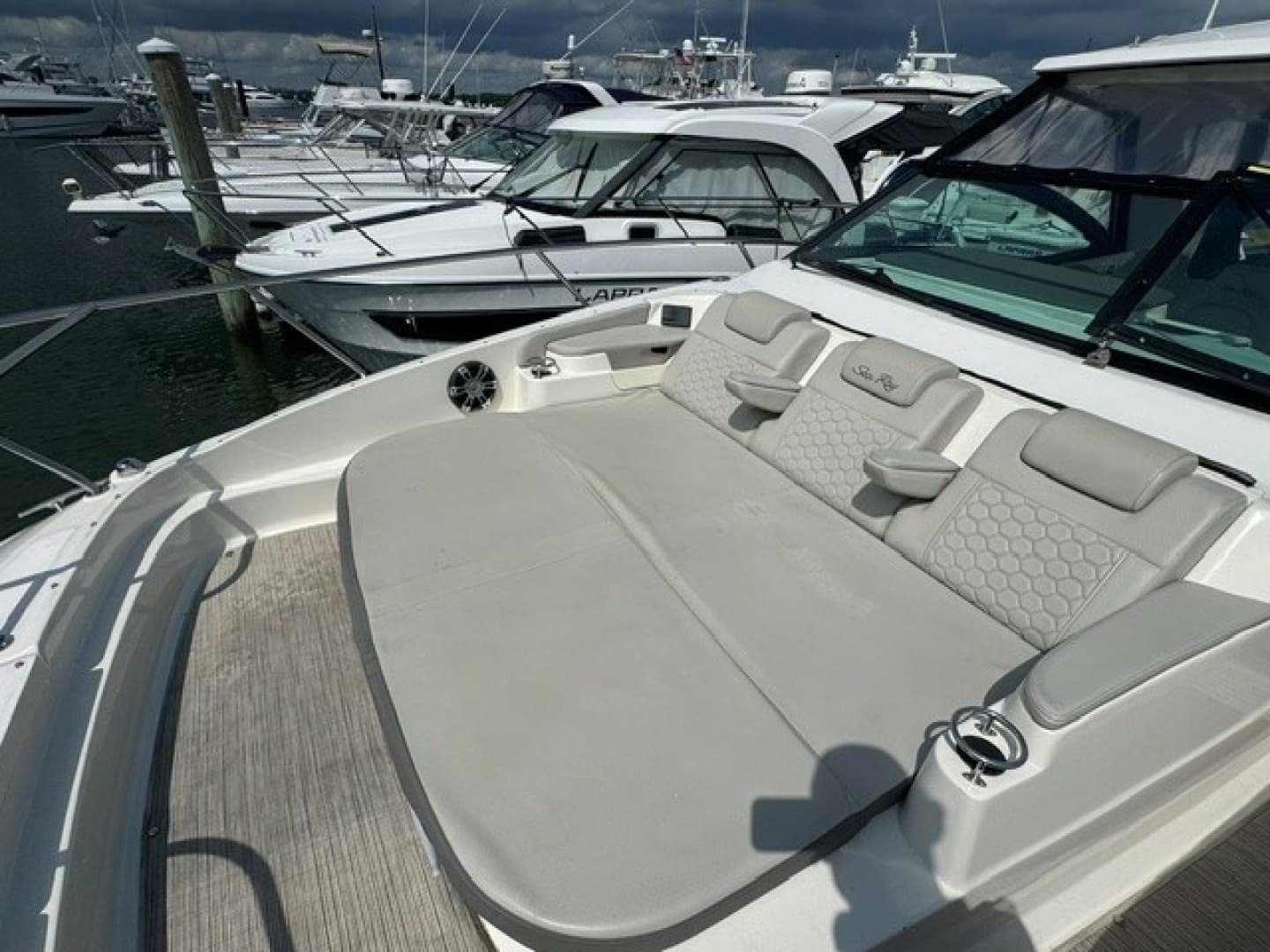 2020 Sea Ray 320 Sundancer
