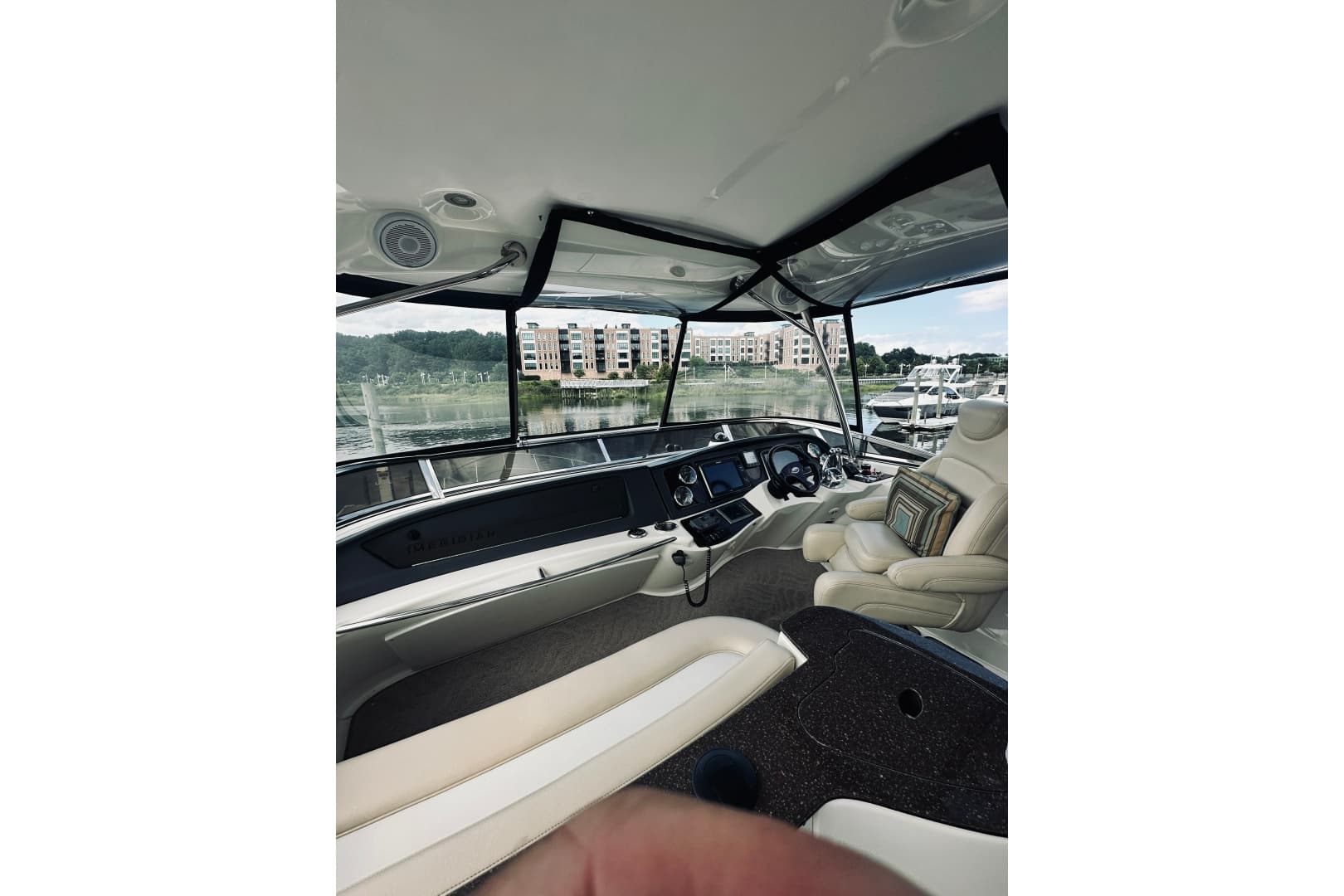 2012 Meridian 441 Sedan