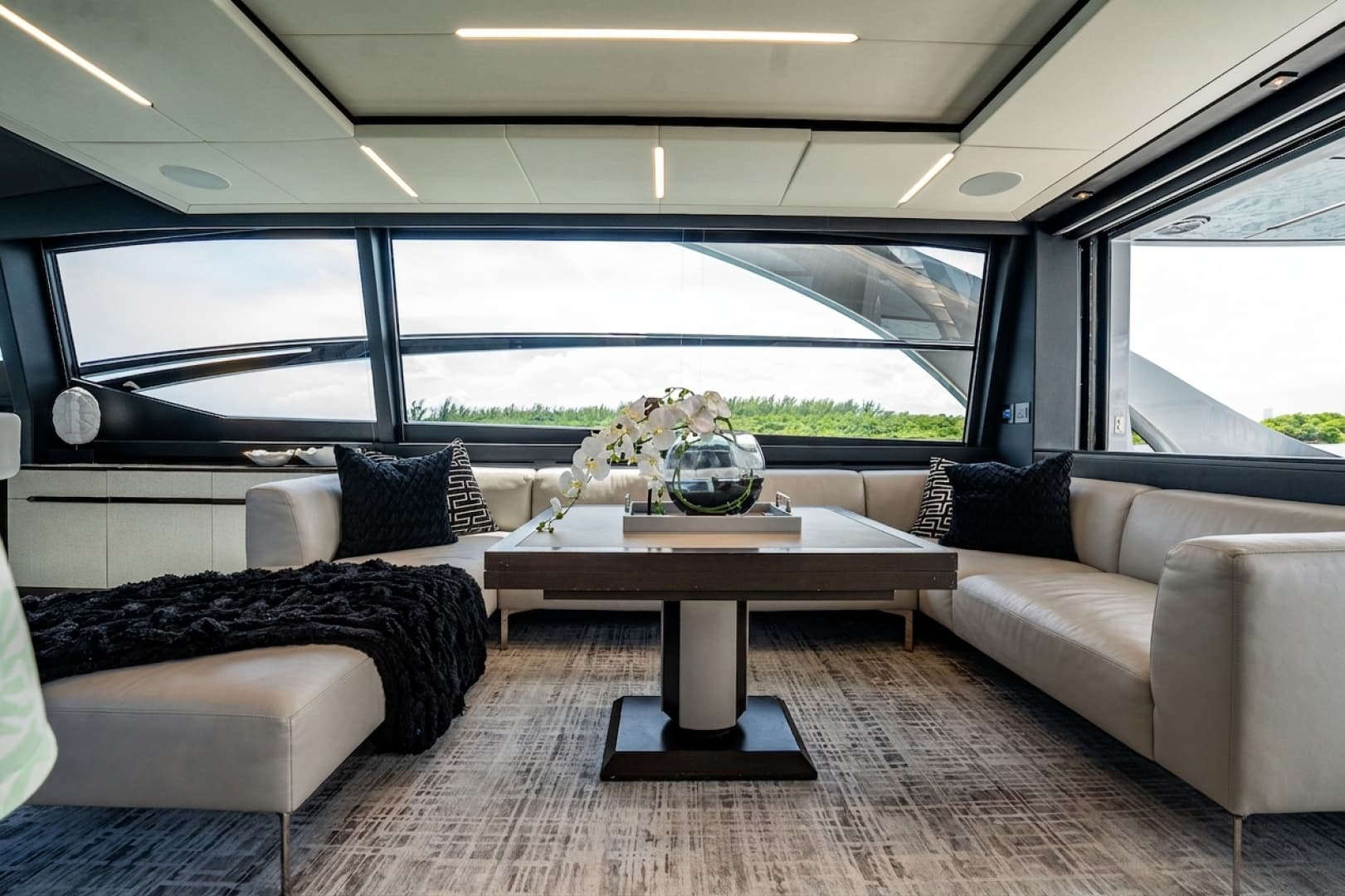 2019 Pershing 8X
