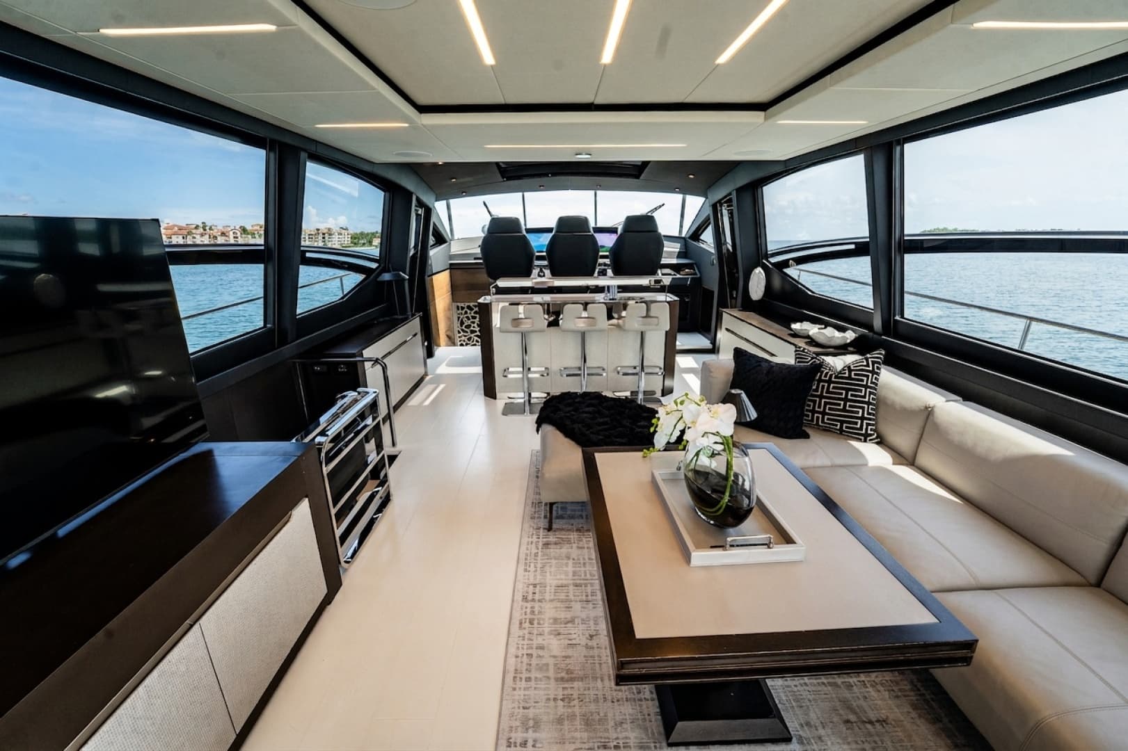 2019 Pershing 8X