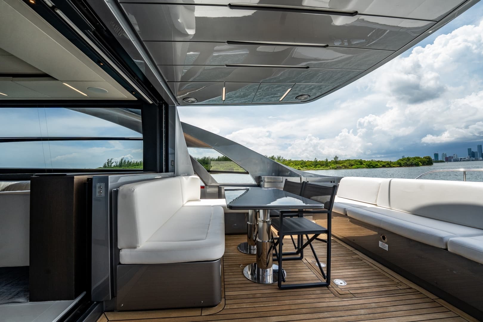 2019 Pershing 8X
