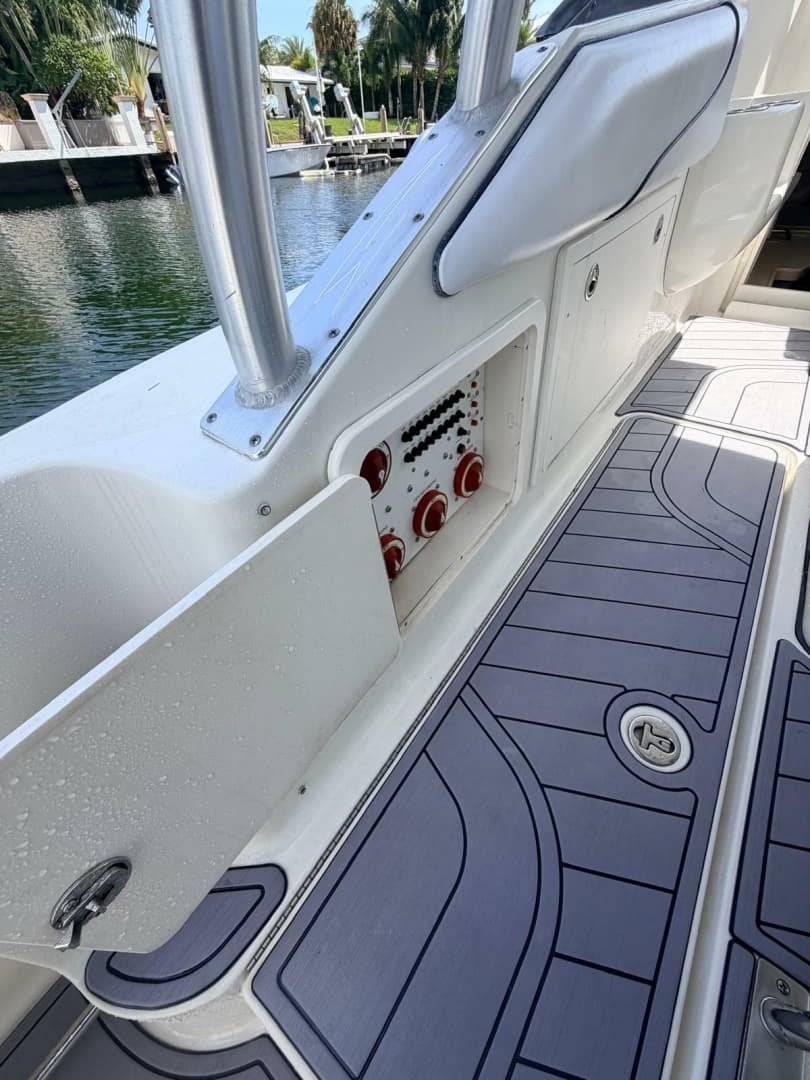2005 Hydra-Sports 3300 VX