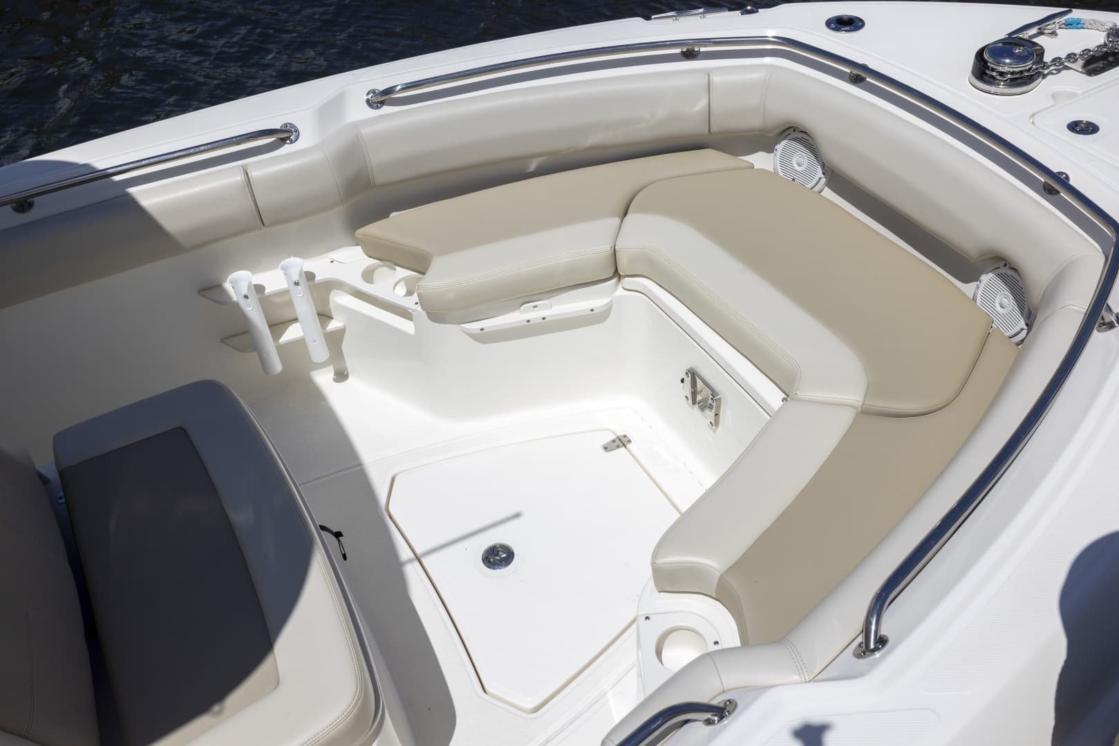 2021 Boston Whaler 230 OUTRAGE