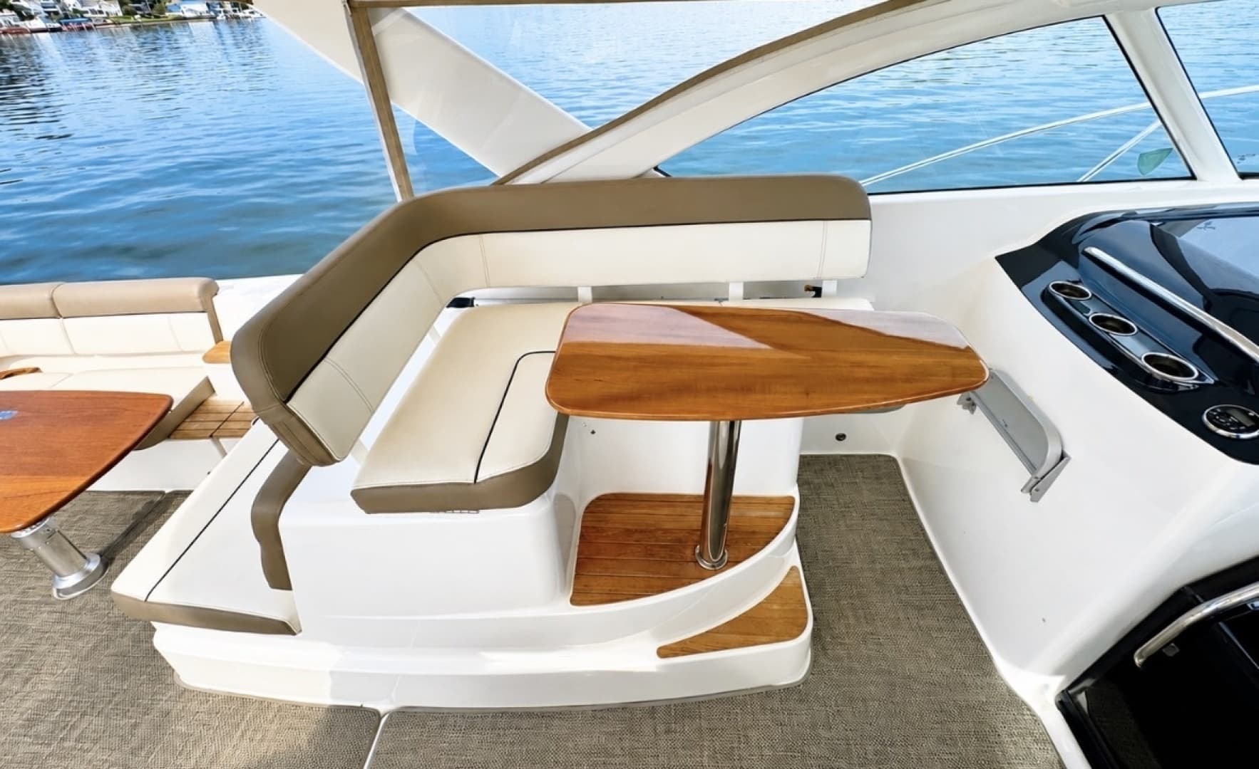 2015 Tiara Yachts 3100 Coronet