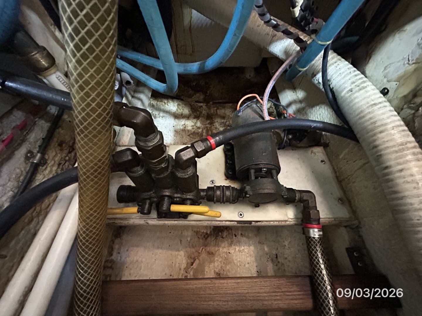 42' Grand Banks oil change system