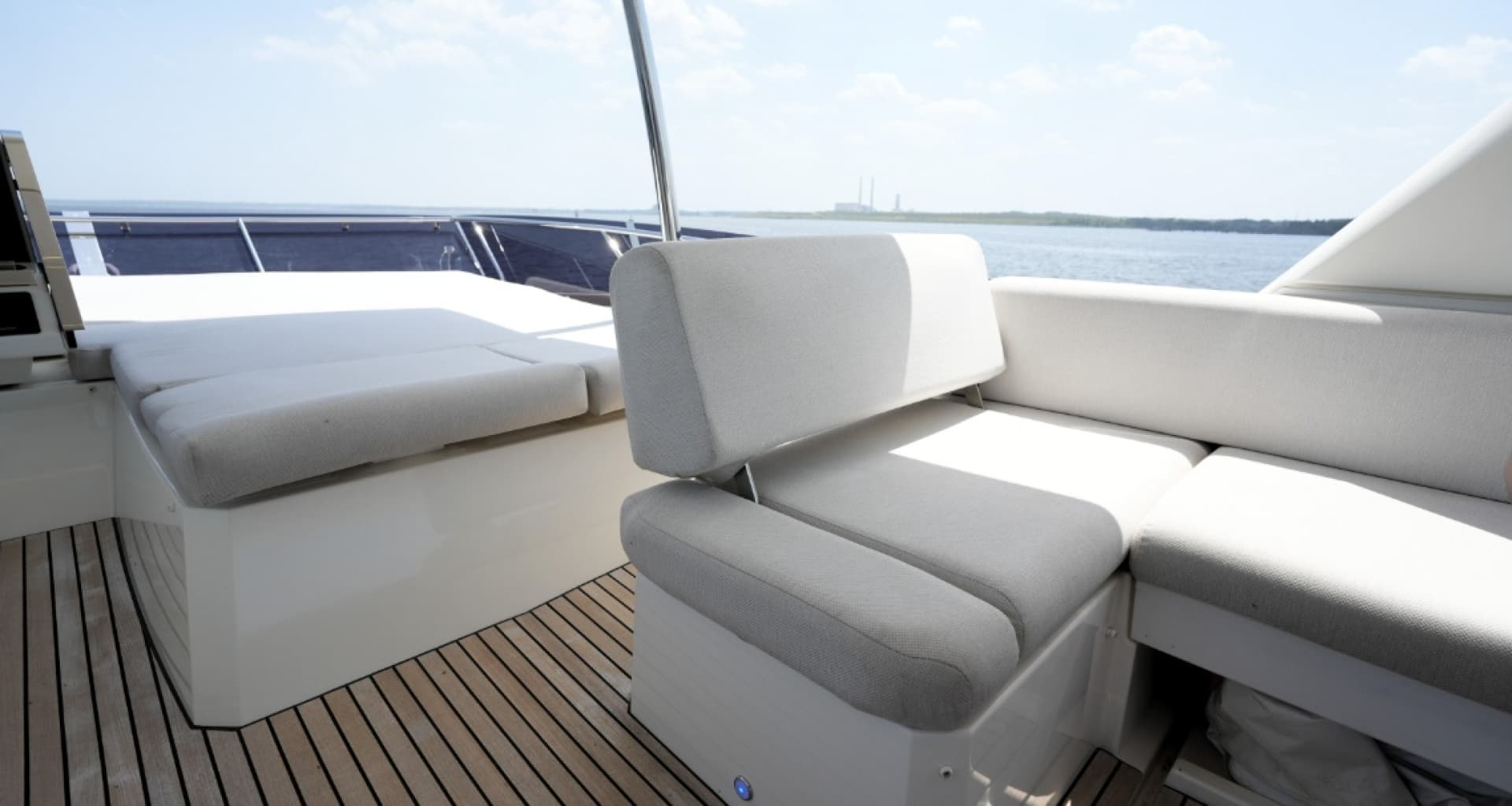 2023 Prestige 590