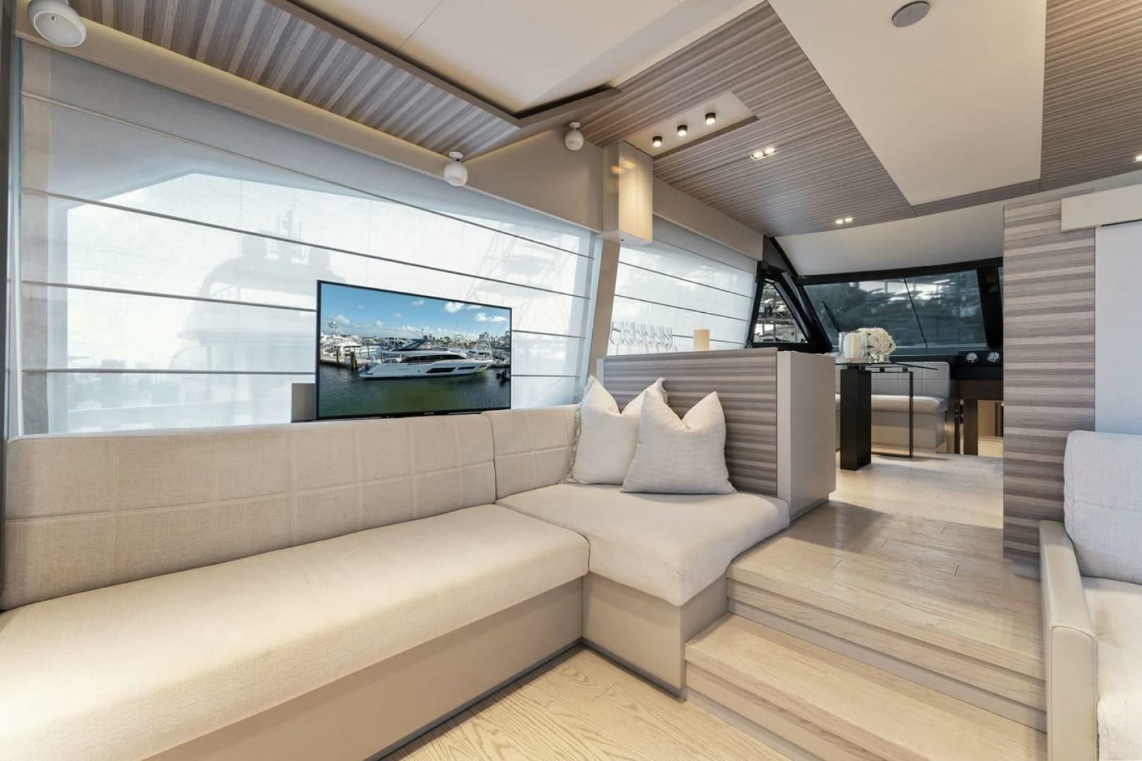 2020 Ferretti Yachts 670 Motoryacht