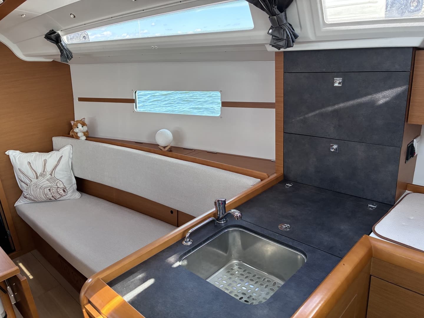 2015 Jeanneau Sun Odyssey 349