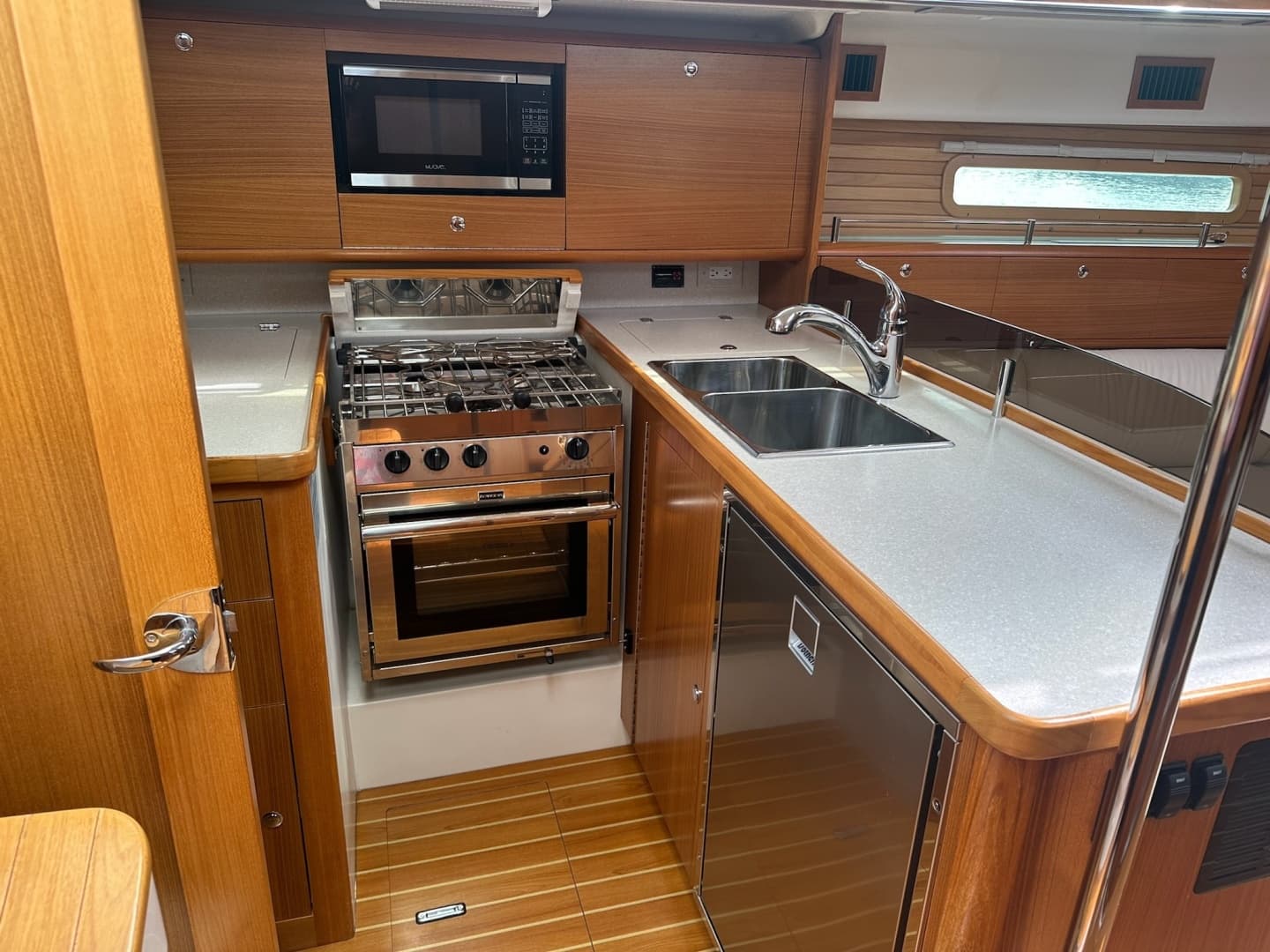 2020 Catalina 425