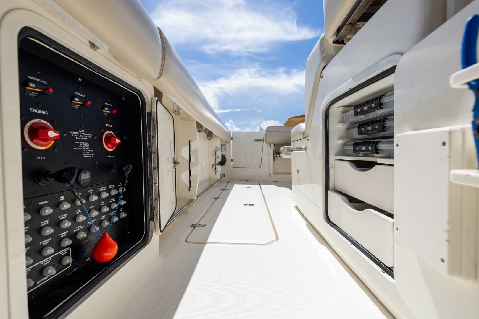 2024 Boston Whaler 330 Outrage