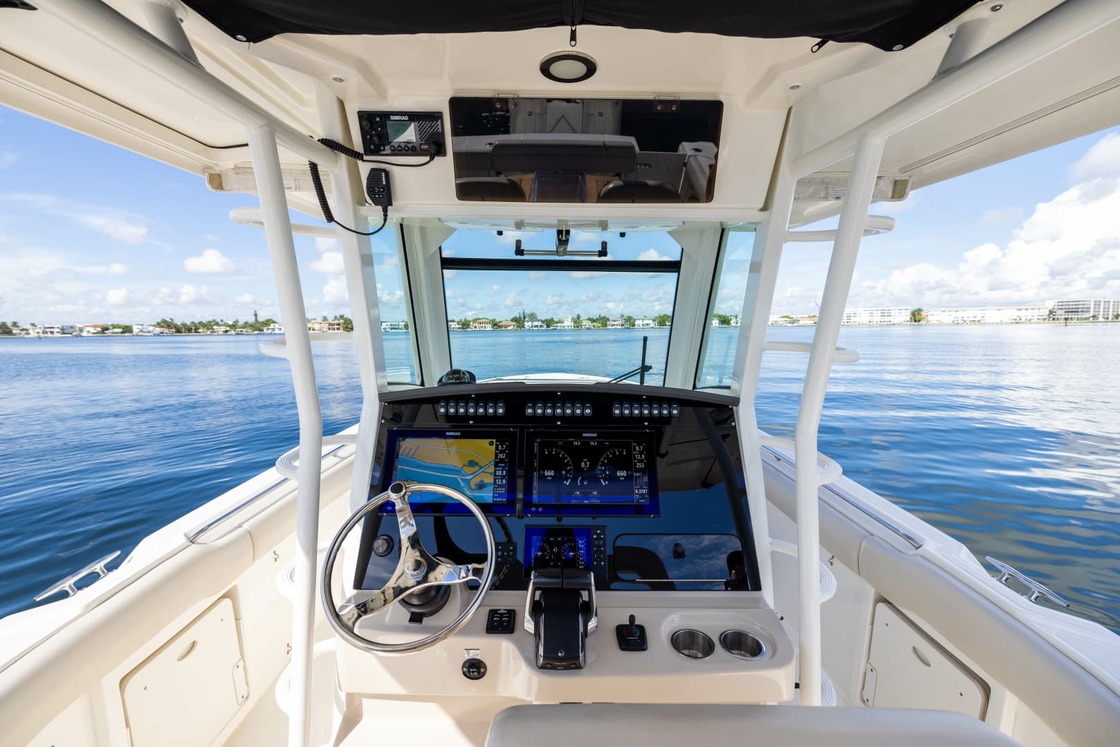 2024 Boston Whaler 330 Outrage