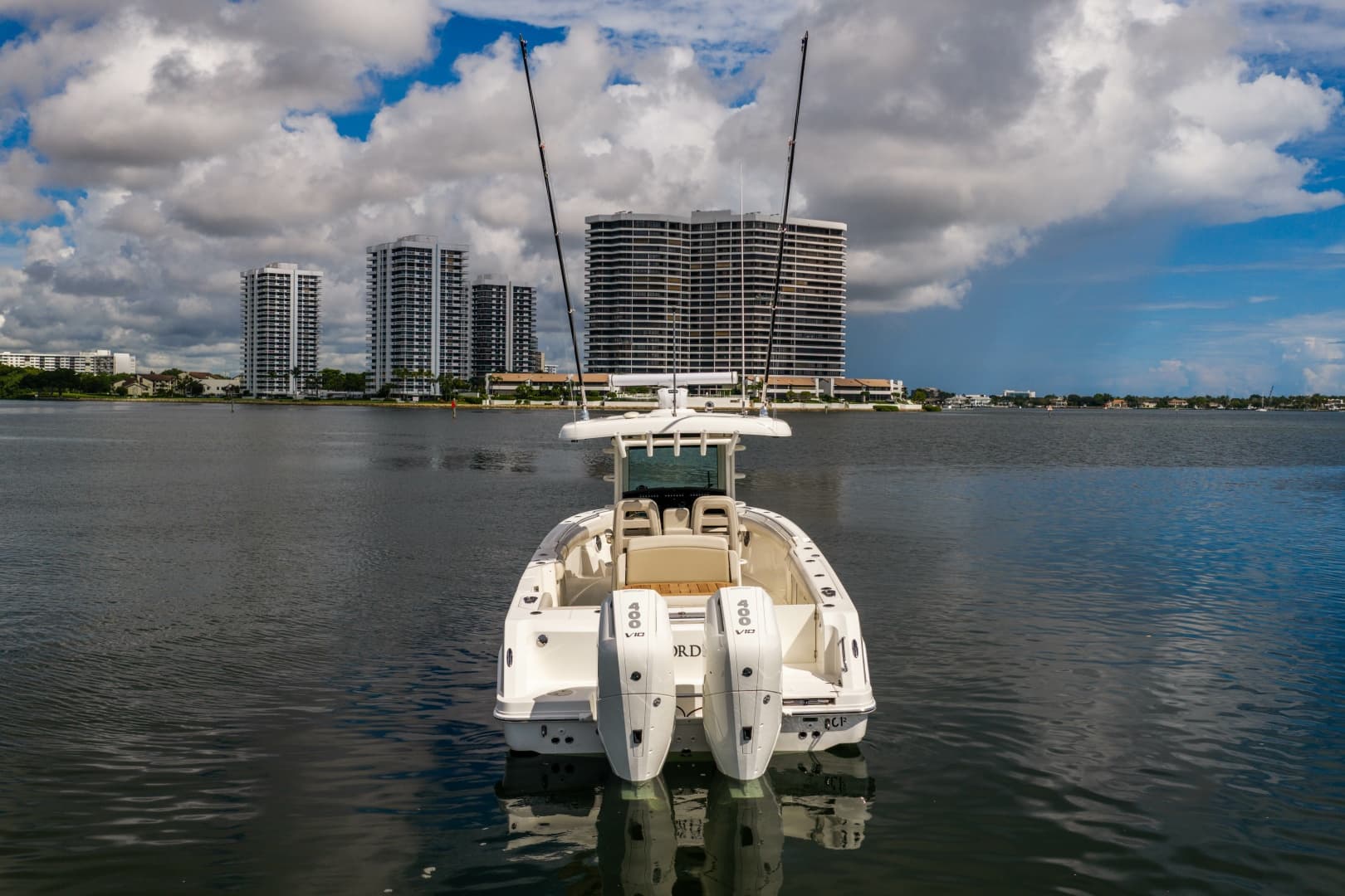 2024 Boston Whaler 330 Outrage