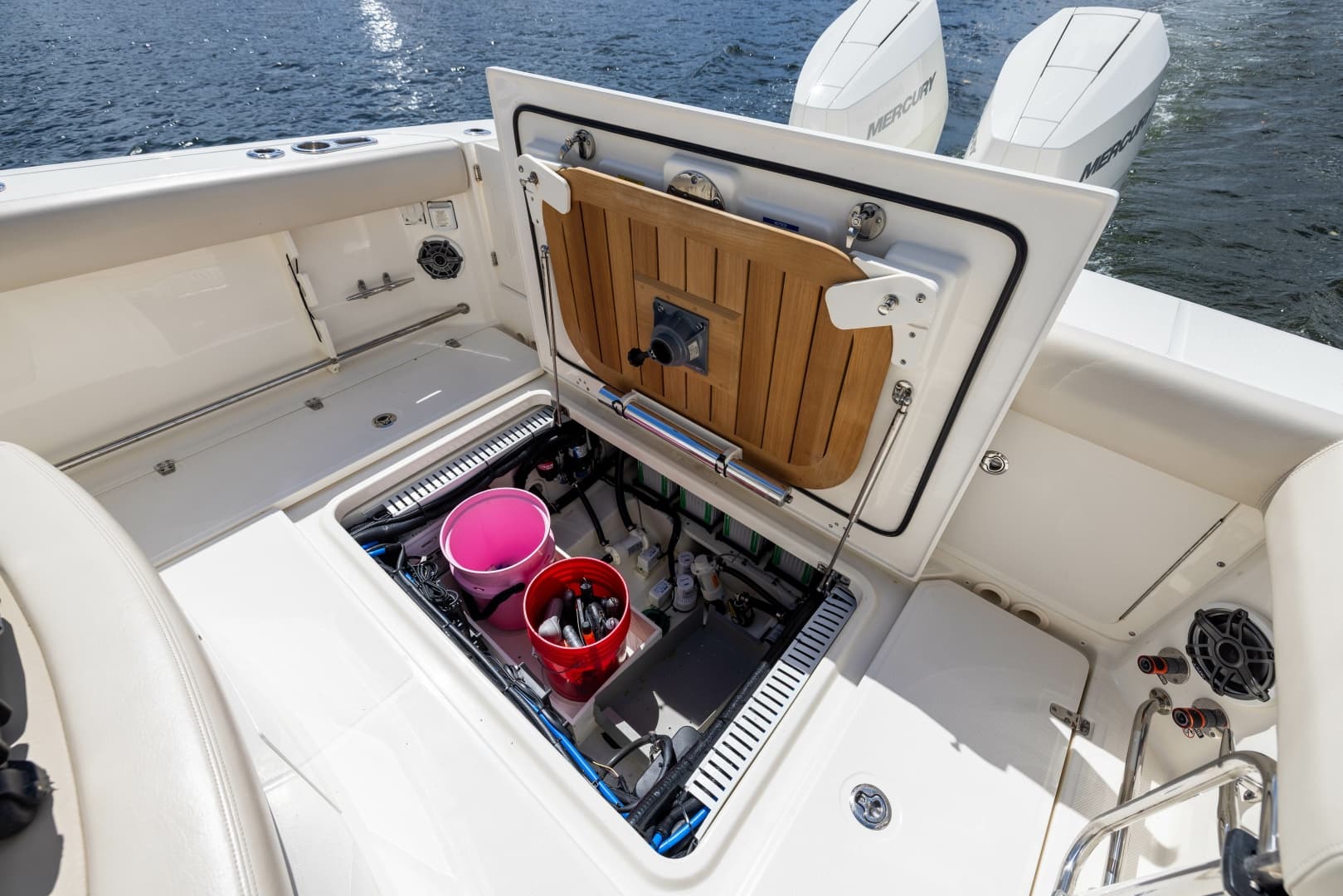 2024 Boston Whaler 330 Outrage