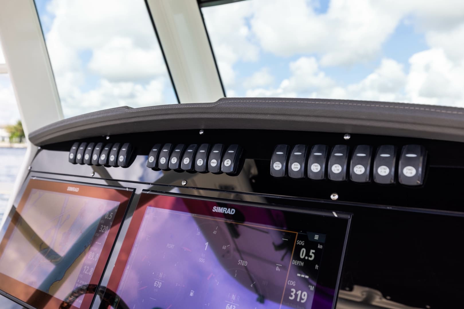 2024 Boston Whaler 330 Outrage