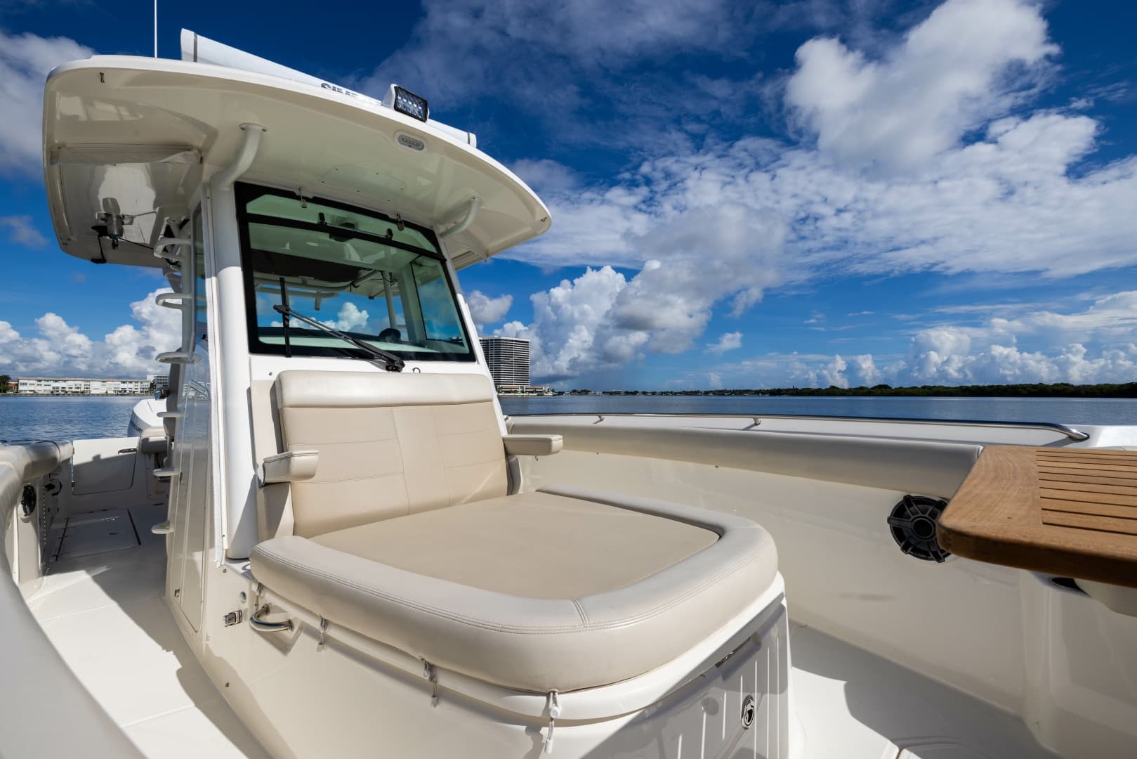 2024 Boston Whaler 330 Outrage