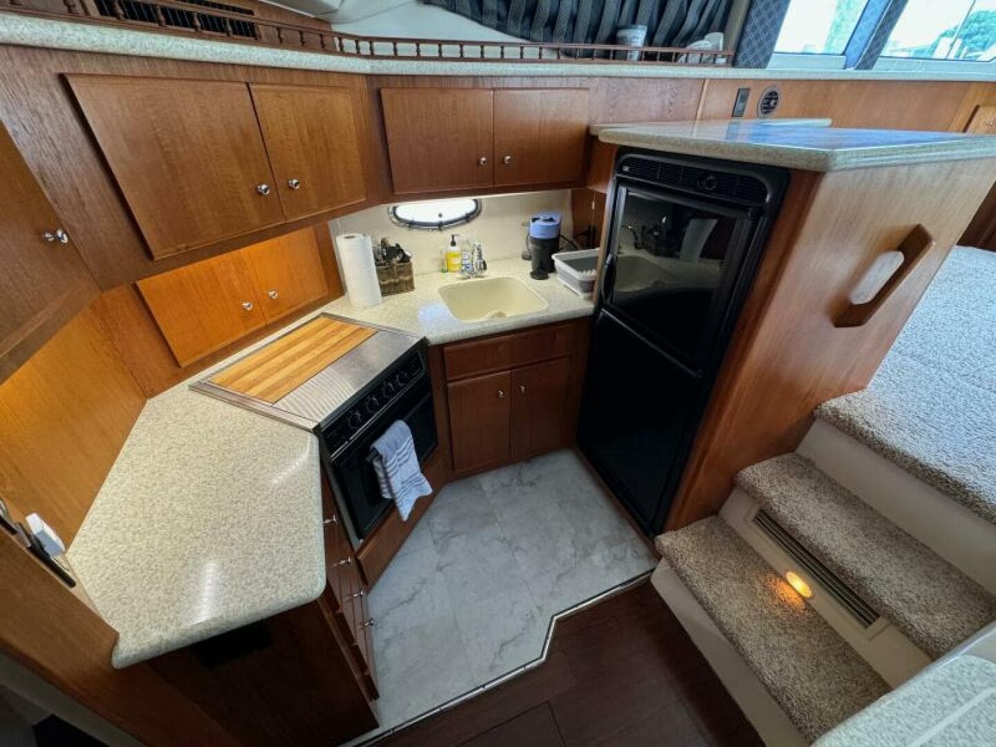 33 1999 Carver 406 Galley 