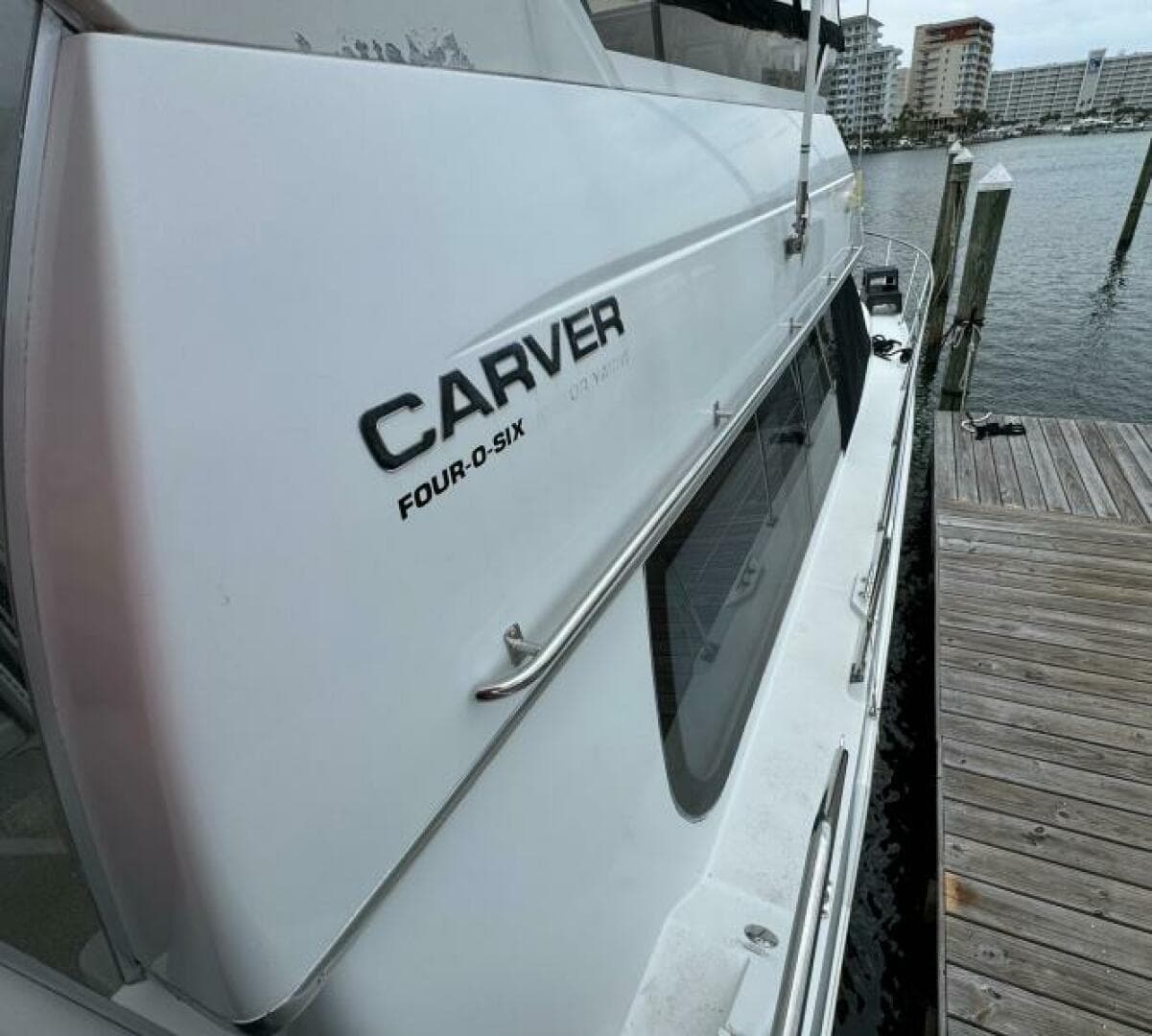 12 1999 Carver 406 Starboard Side