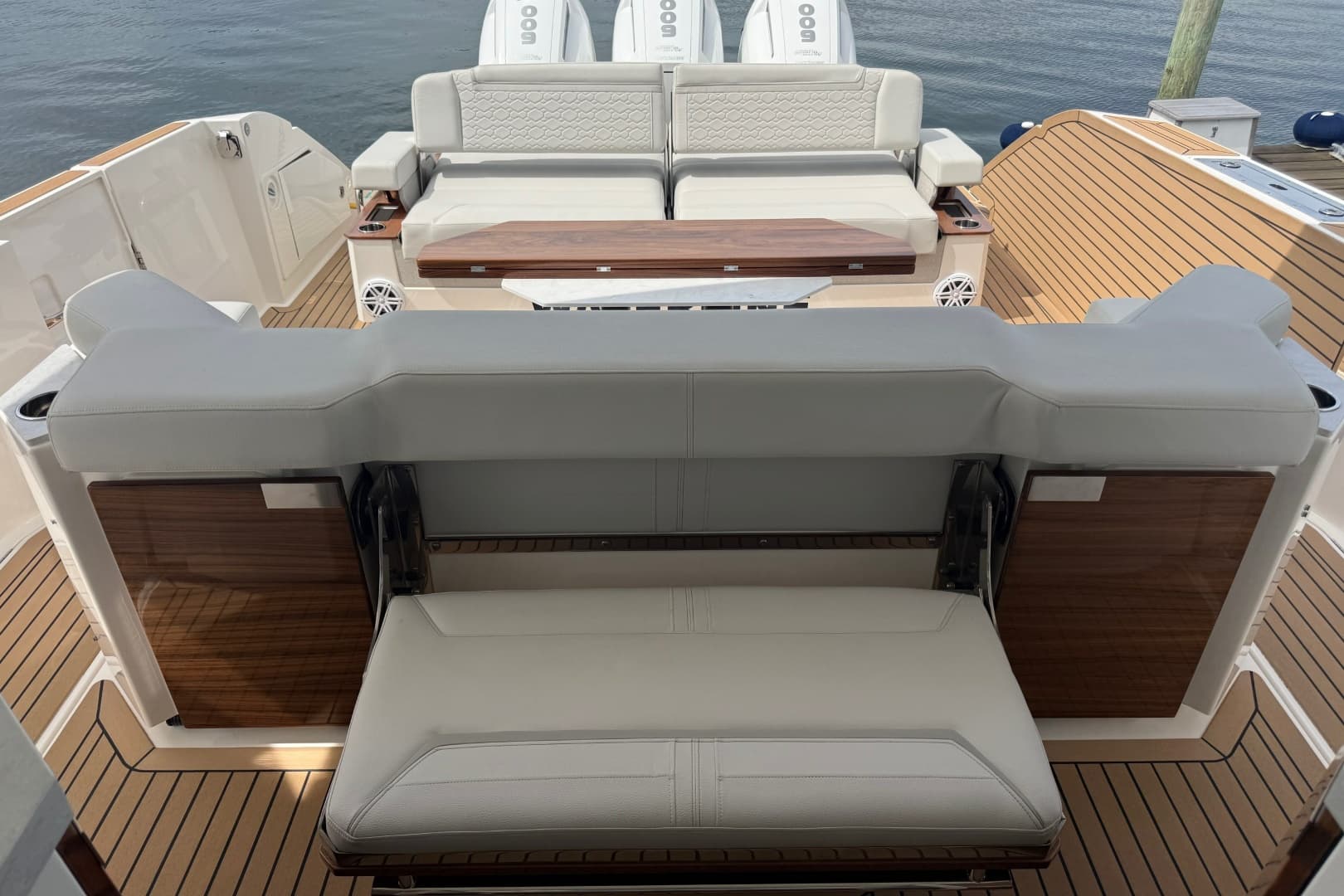 2022 Tiara Yachts 48 LS