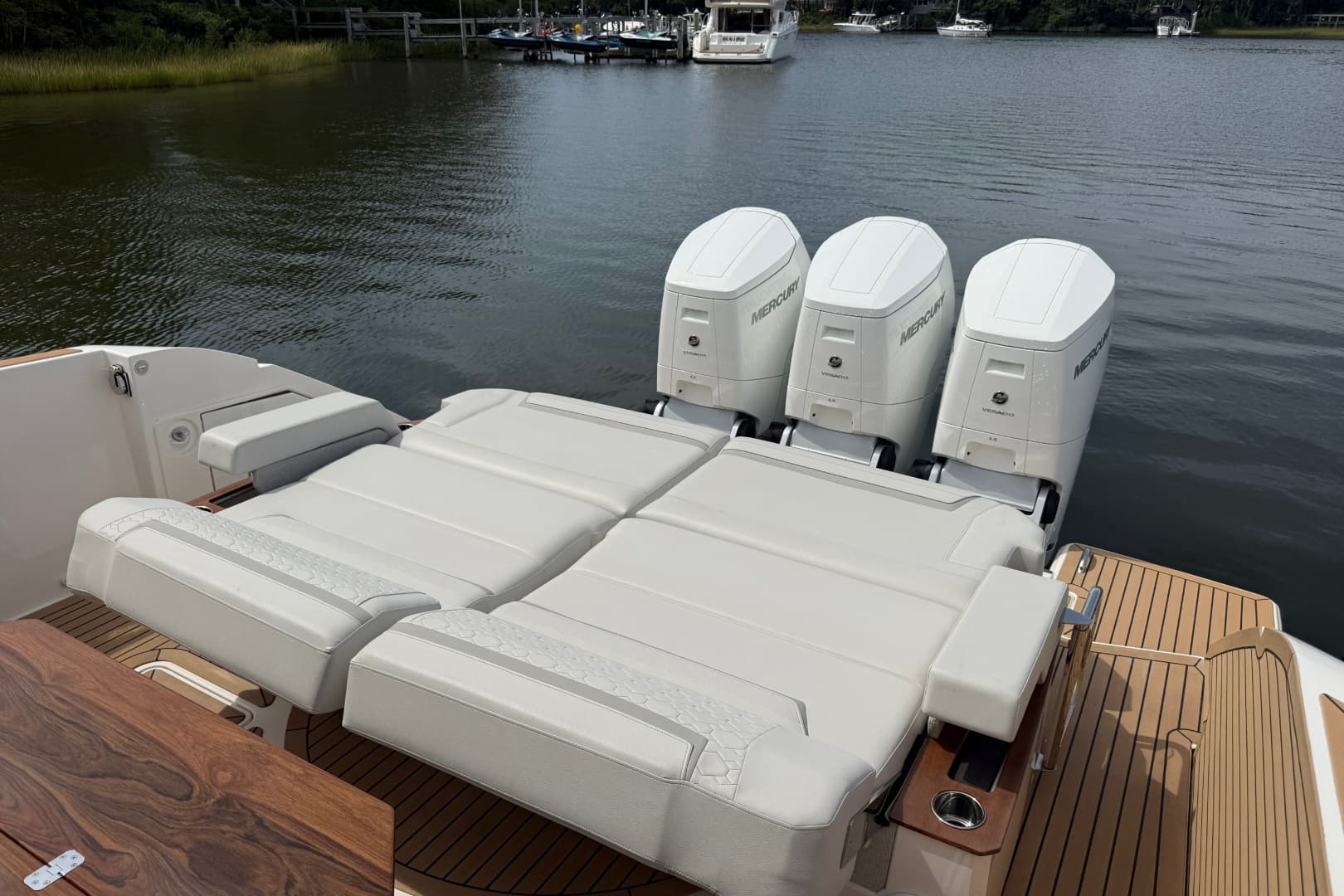 2022 Tiara Yachts 48 LS