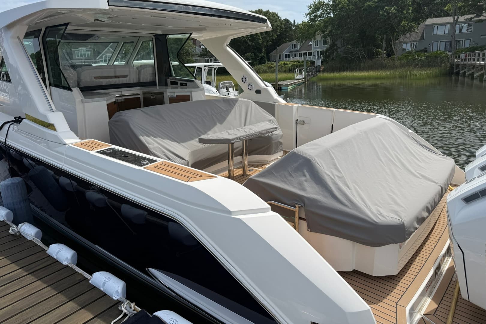 2022 Tiara Yachts 48 LS