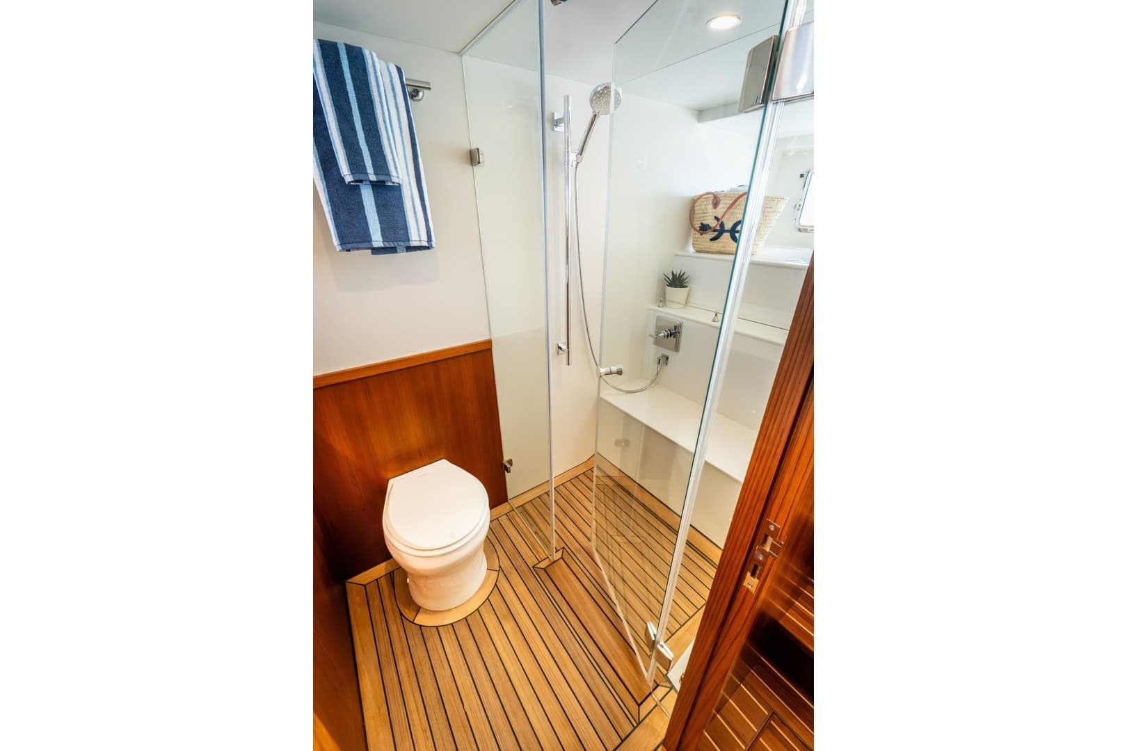 2027 Hunt Yachts 56 Flybridge