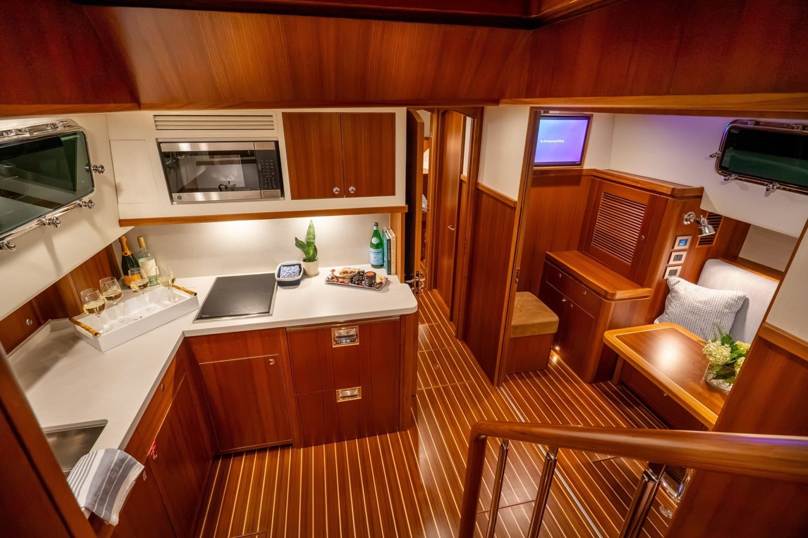 2027 Hunt Yachts 56 Flybridge