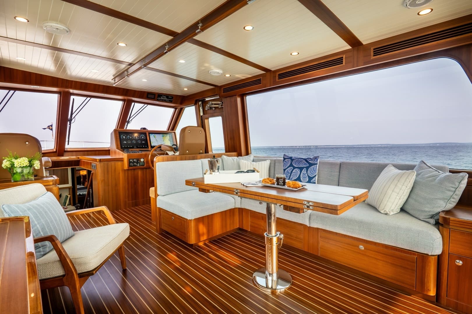 2027 Hunt Yachts 56 Flybridge