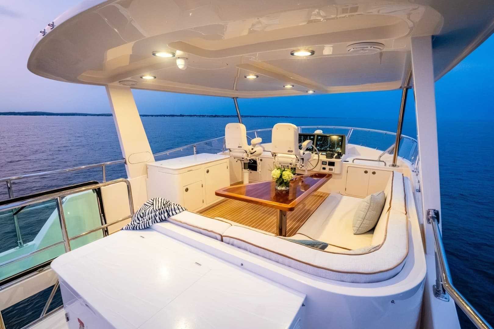 2027 Hunt Yachts 56 Flybridge
