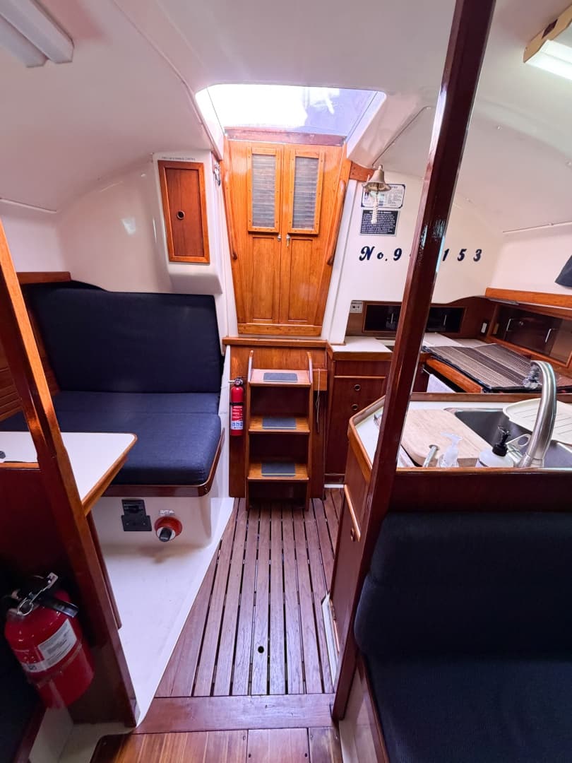 1989 Nonsuch 33