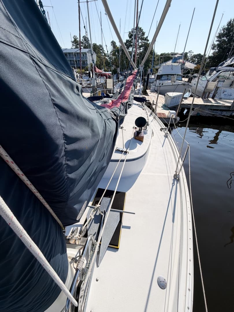 1989 Nonsuch 33