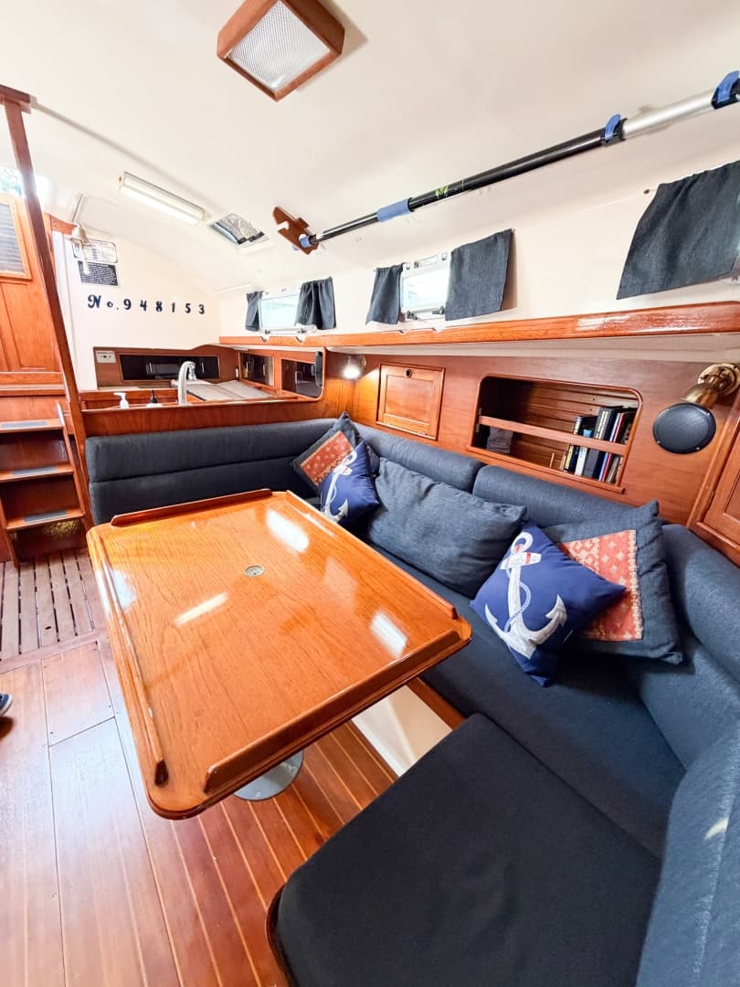 1989 Nonsuch 33