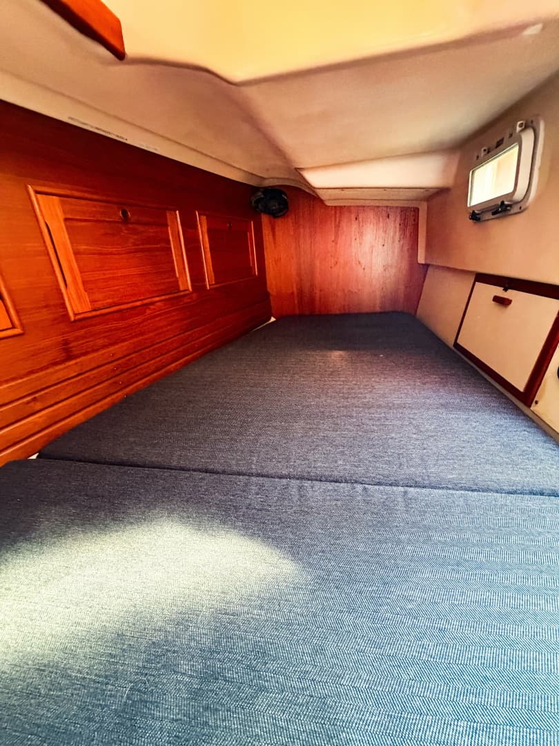 1989 Nonsuch 33