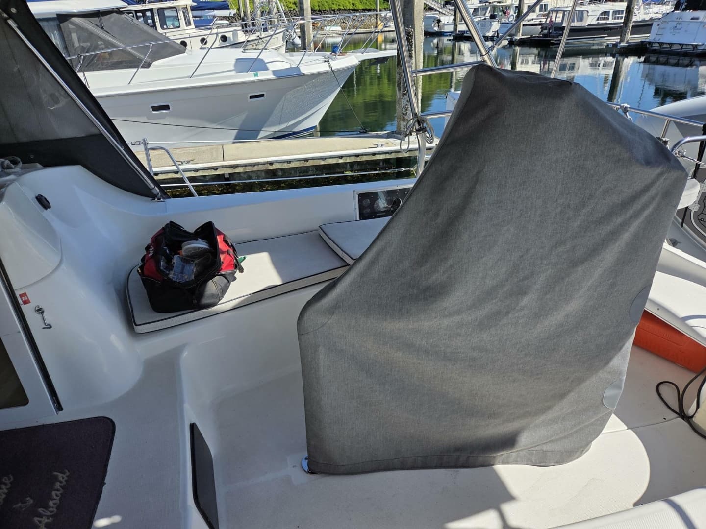 2007 Hunter 44 Deck Salon