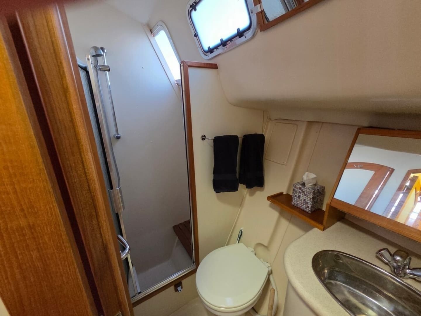 2007 Hunter 44 Deck Salon