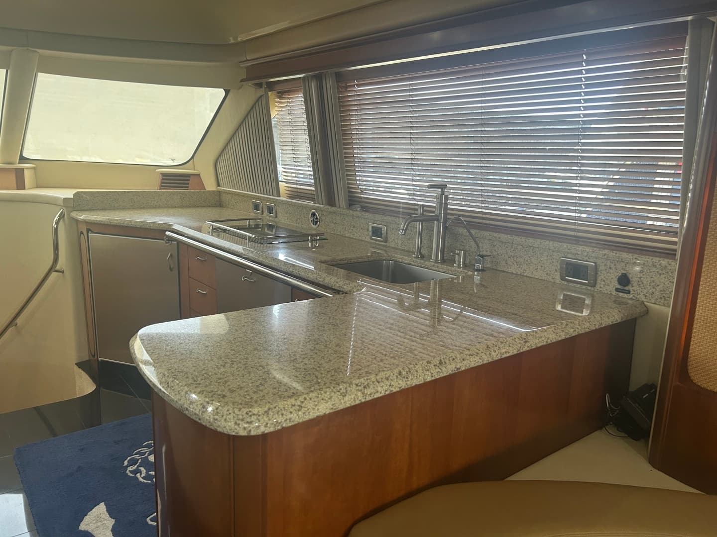2005 Sea Ray 550 SEDAN BRIDGE