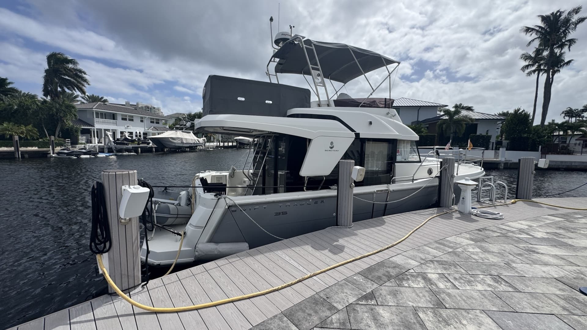 Exterior Starboard Profile