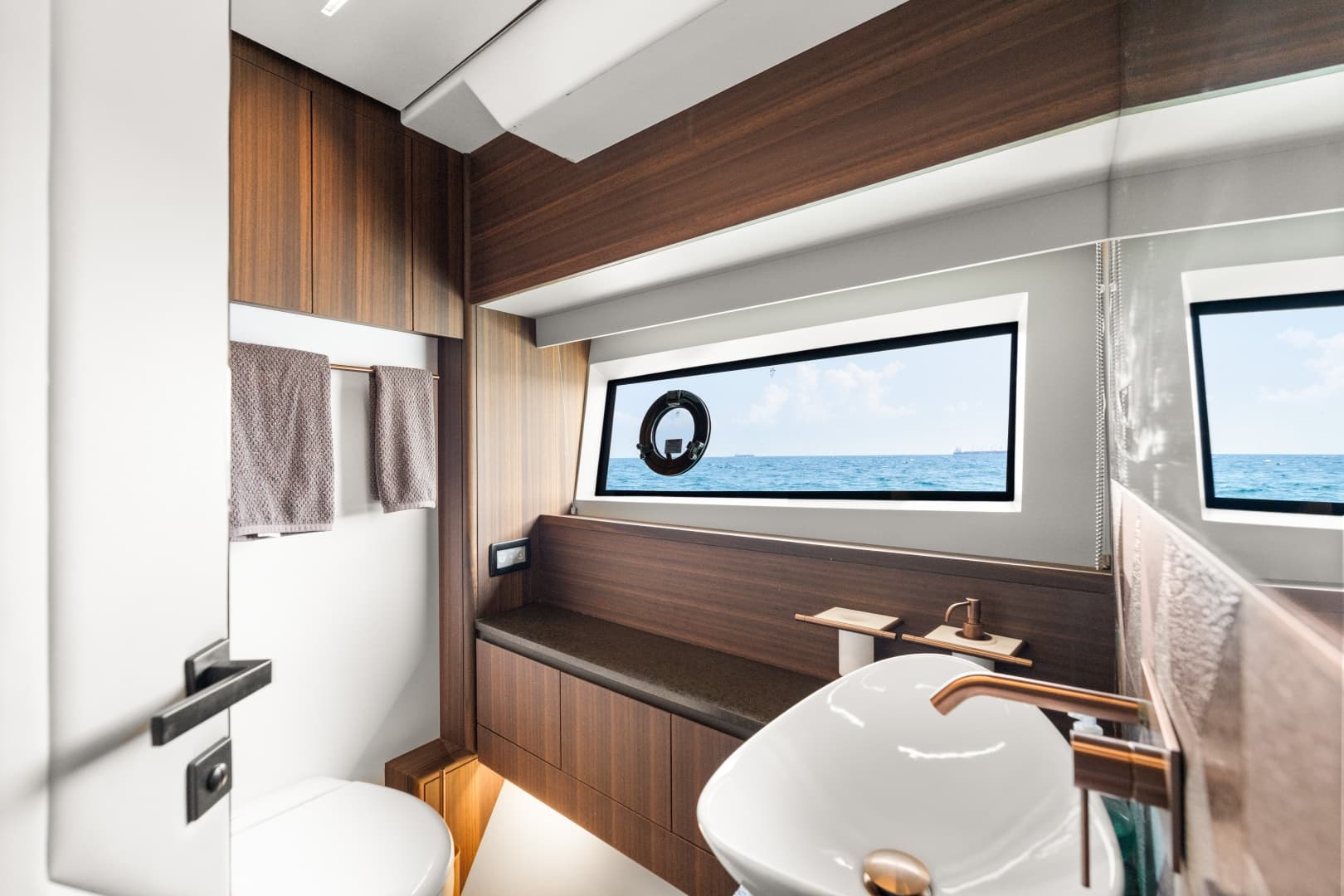 2023 Aicon 66 Vivere