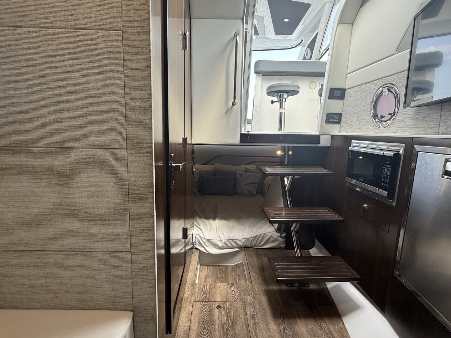 2021 Cruisers Yachts 42 GLS OB