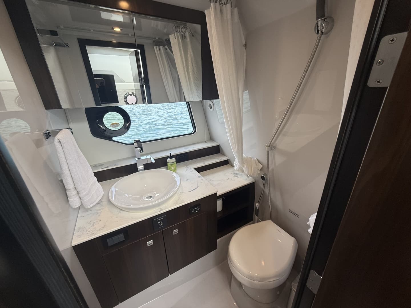 2021 Cruisers Yachts 42 GLS OB