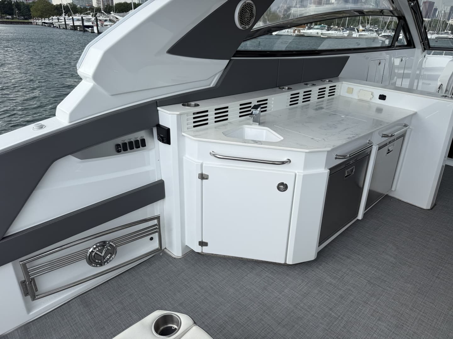 2021 Cruisers Yachts 42 GLS OB
