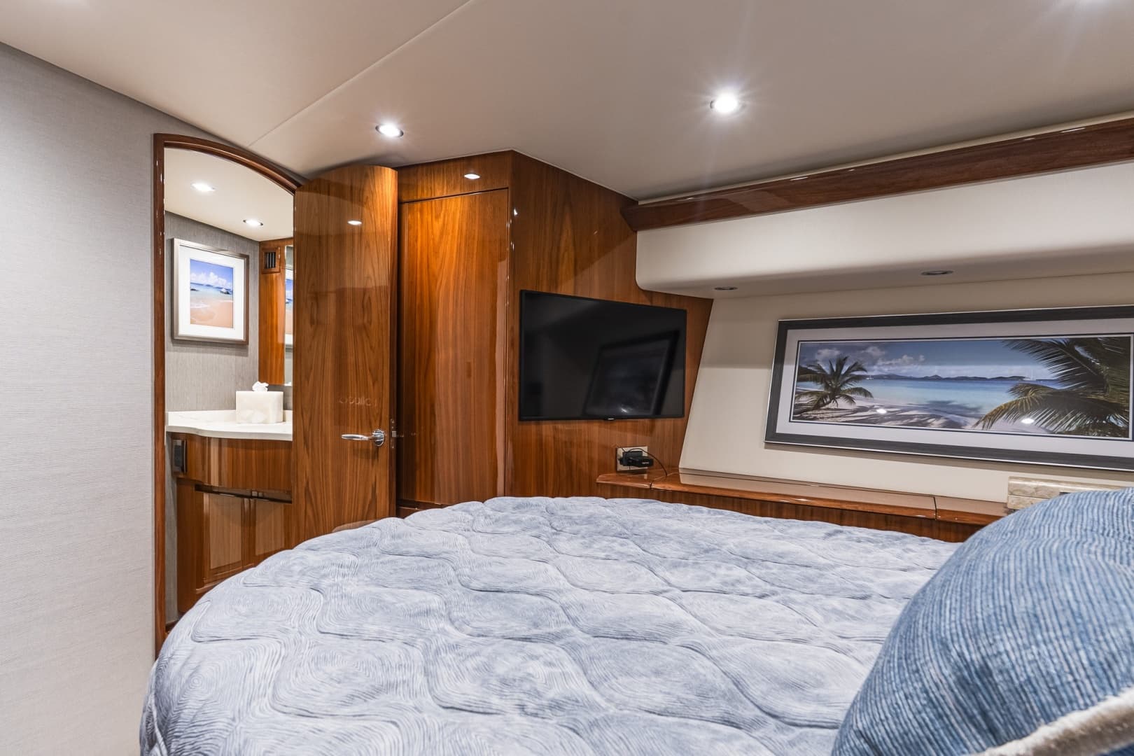 2022 Viking 48 Convertible