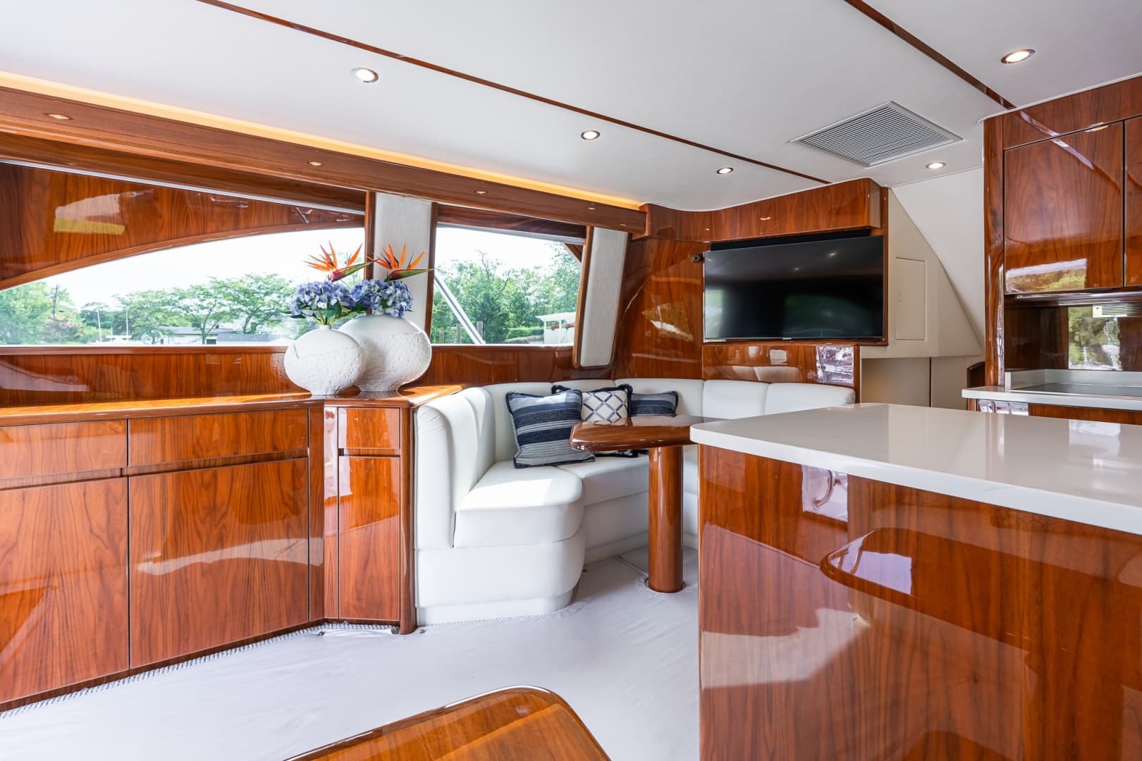 2022 Viking 48 Convertible