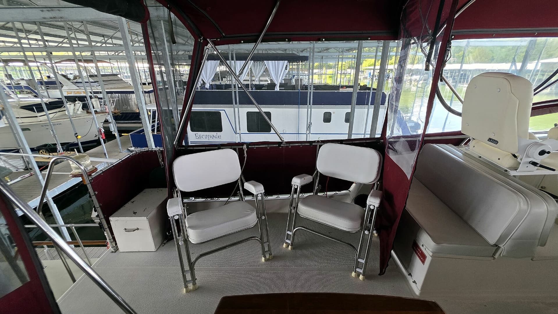 Aft Flybridge Screened Port