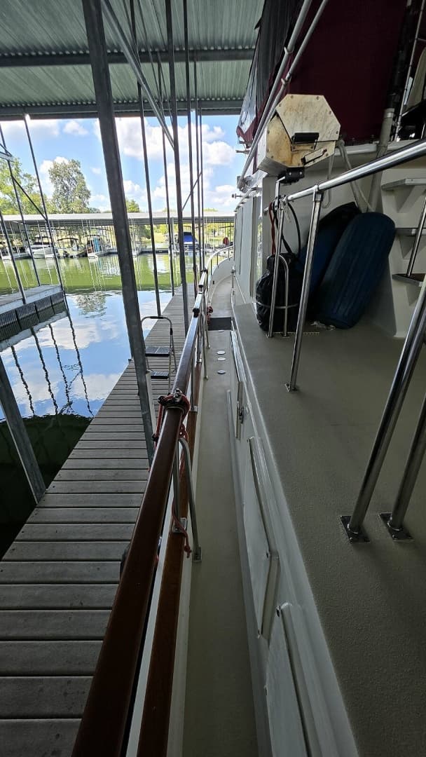 Side Walkway Port