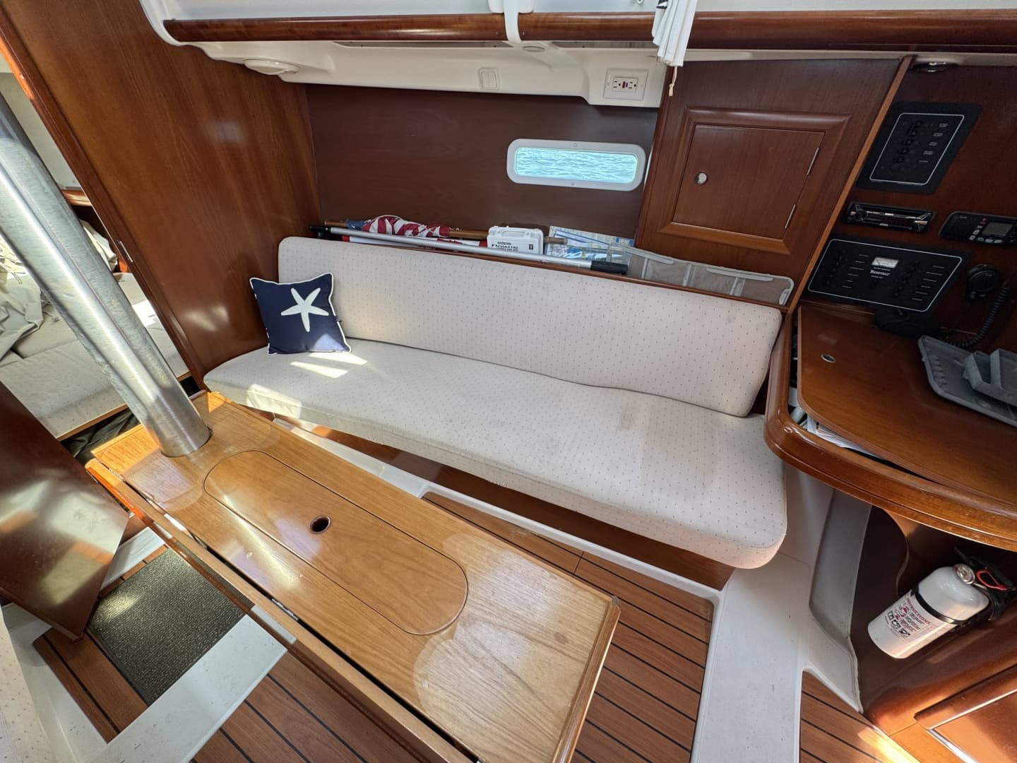 2004 Beneteau 