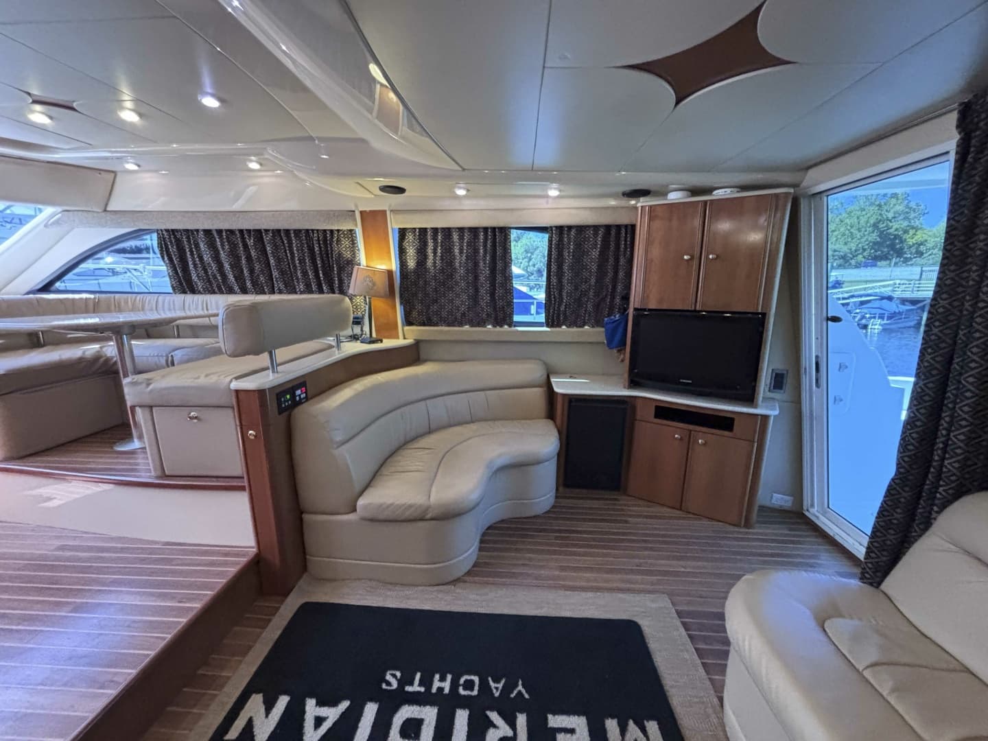 Salon Starboard