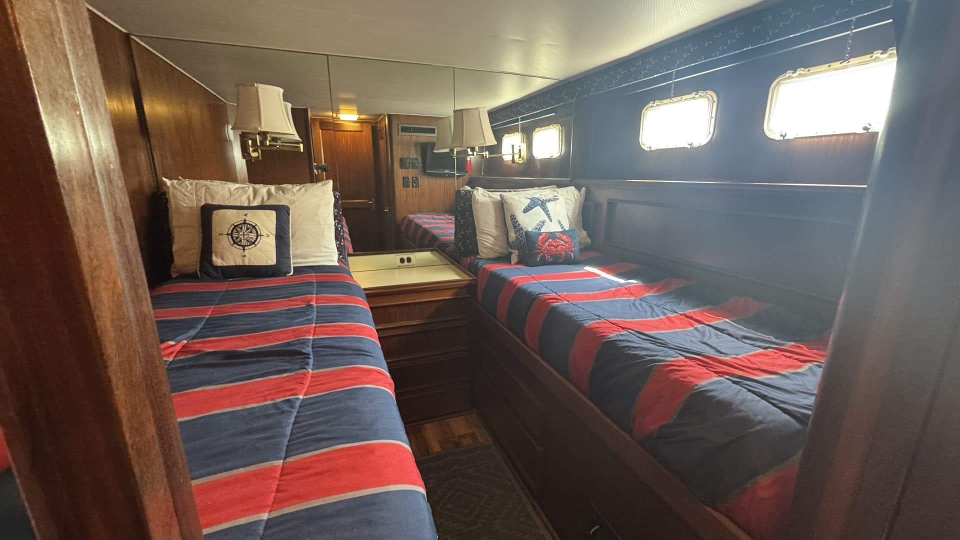 Midship Guest Stateroom - Twin Berths