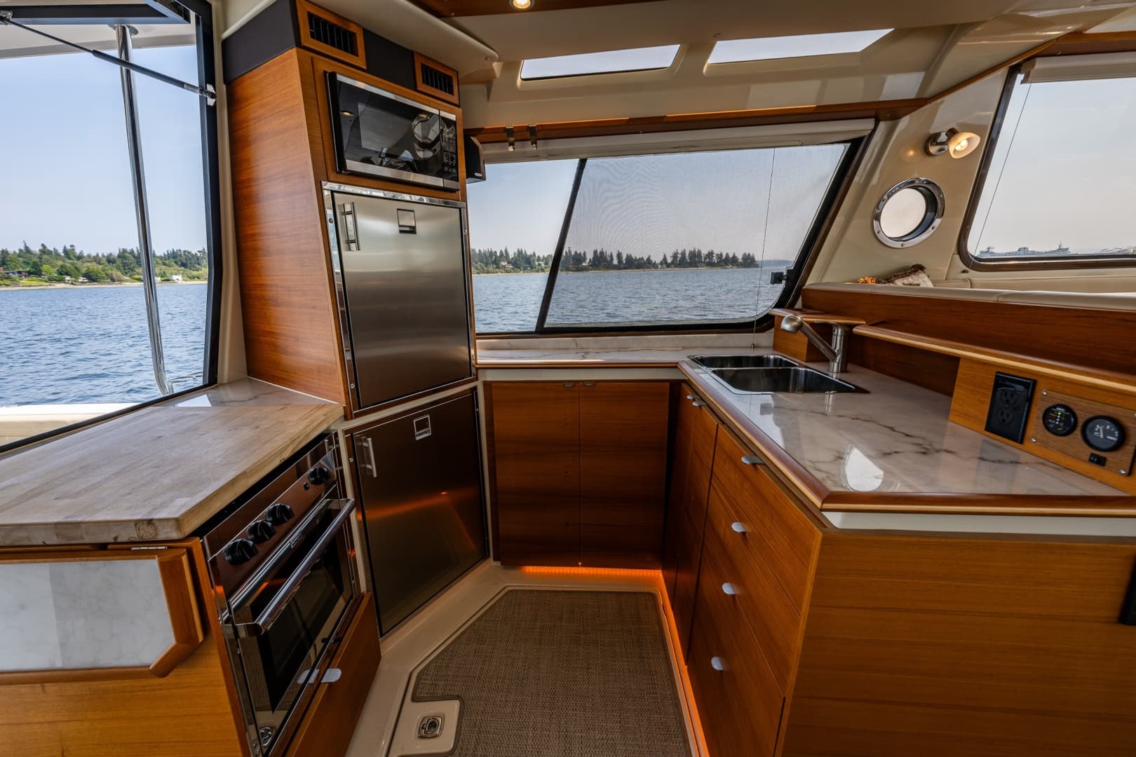 2020 Ranger Tugs 41 CB