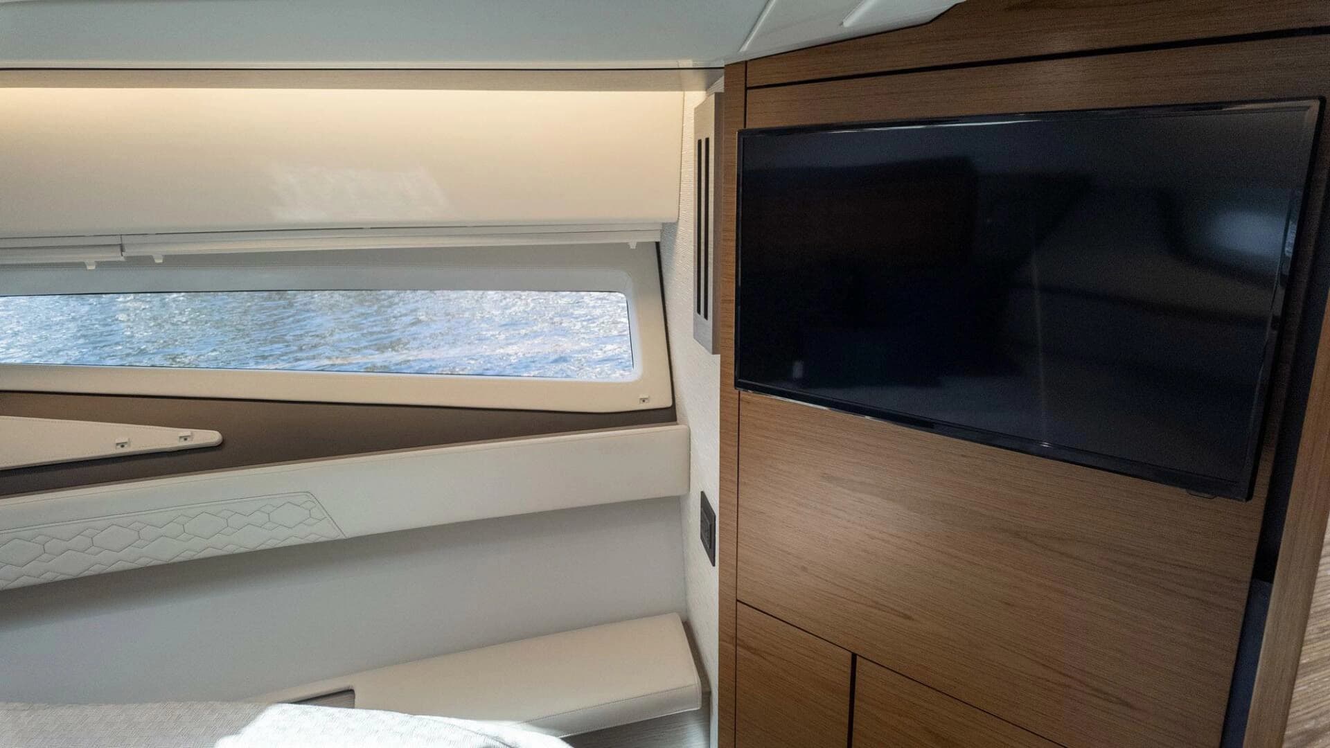 2022 Tiara Yachts 43 LE